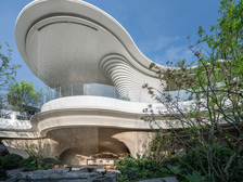 500米内 有轻轨 商业街 体育公园 三甲医院以及几个大操场