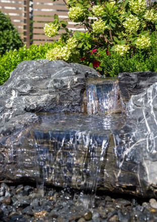 中交·伴山观岚实景图