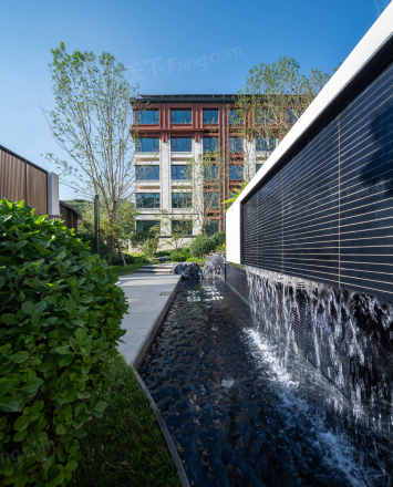 中交·伴山观岚实景图