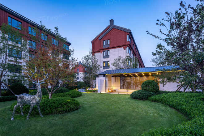 中交·伴山观岚实景图